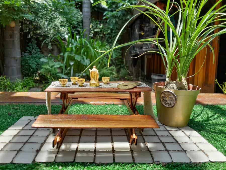 How to make your very own fairy picnic table in 30 minutes #fairygarden #fairypicnic #acraftymix #30minutecrafts #fairytable #fairygardenDIY