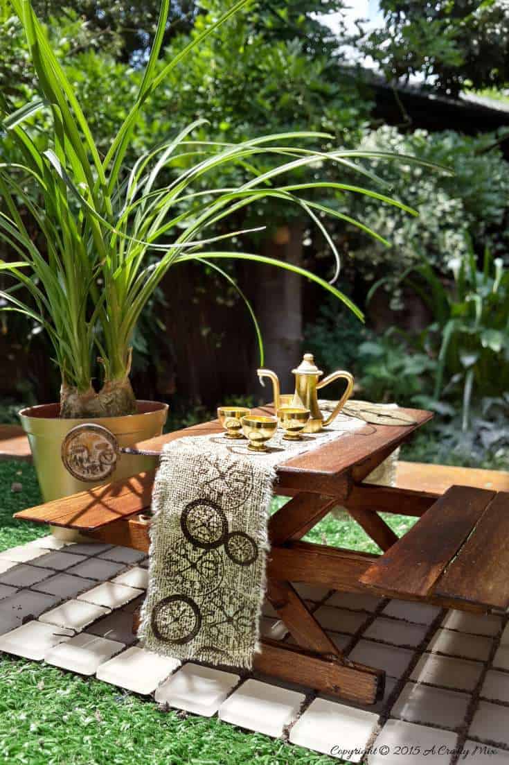 How to make your very own fairy picnic table in 30 minutes #fairygarden #fairypicnic #acraftymix #30minutecrafts #fairytable #fairygardenDIY