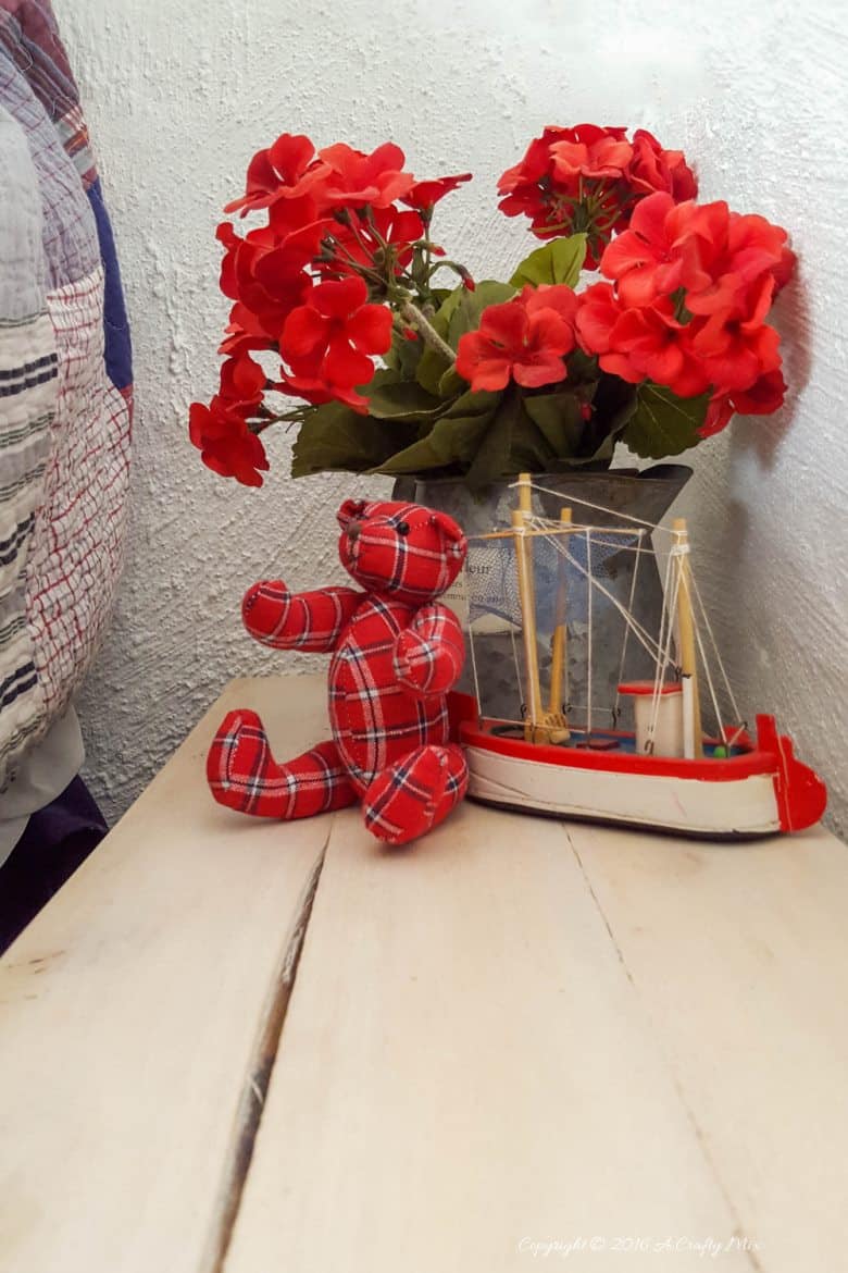 How to make a small, rustic pallet side table for an awkward space. Absolute beginner project @ACraftyMix