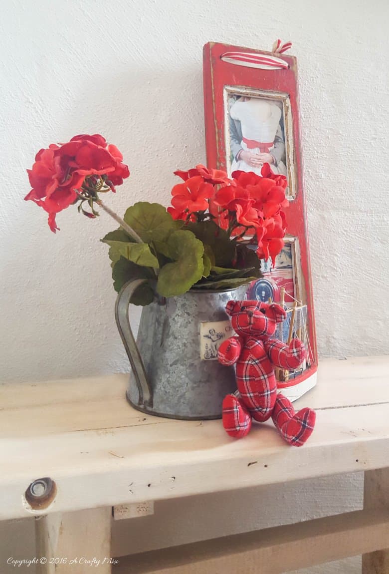 How to make a small, rustic pallet side table for an awkward space. Absolute beginner project @ACraftyMix