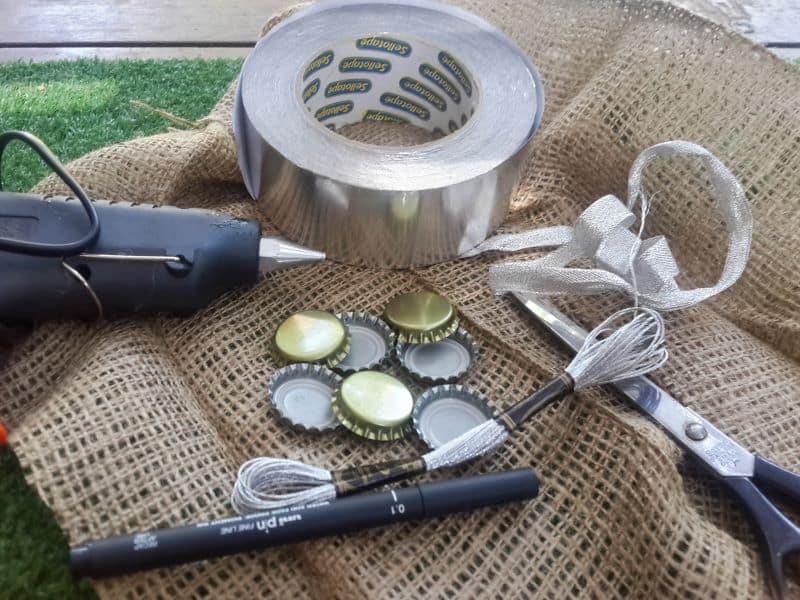 What you need to make tic toc toe in a bag