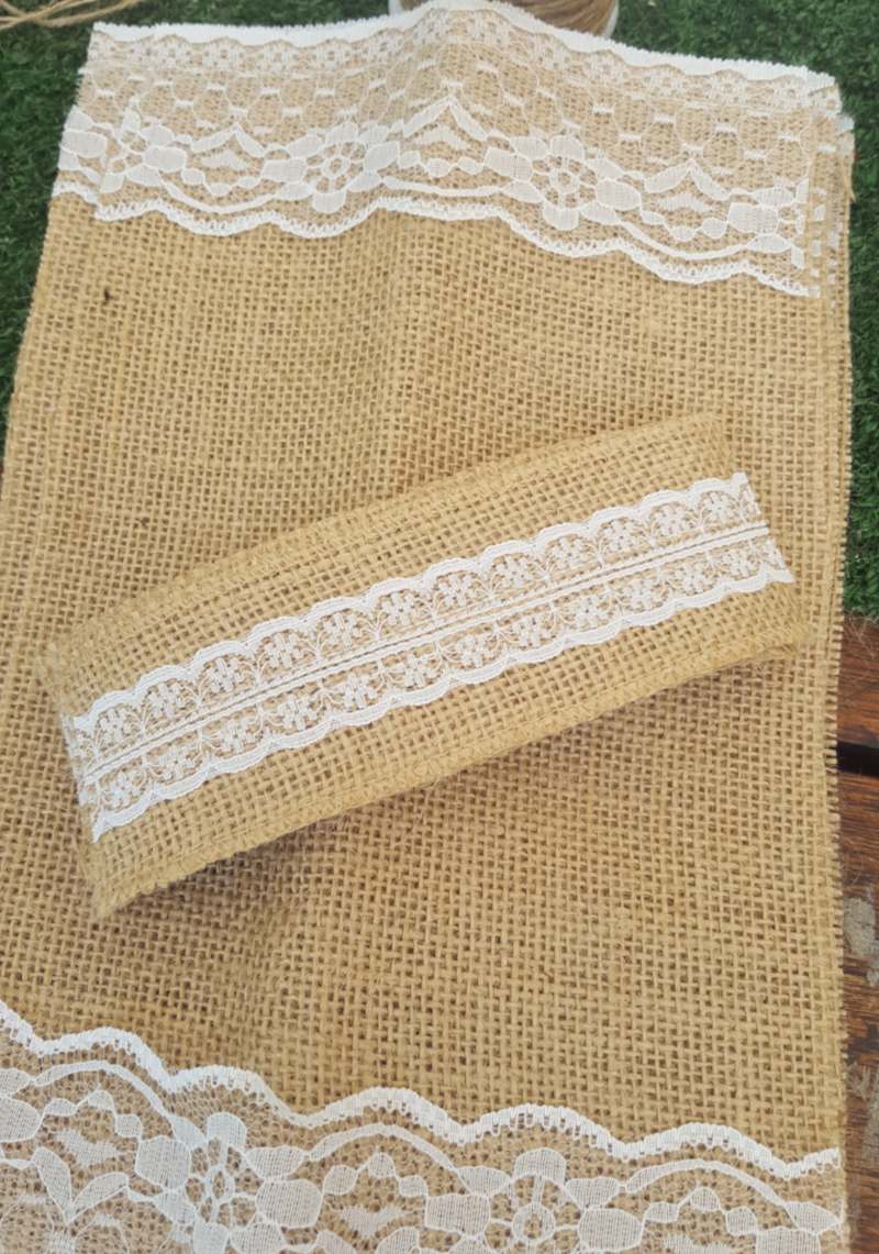 A table runner cut into 6 pieces to make the cracker