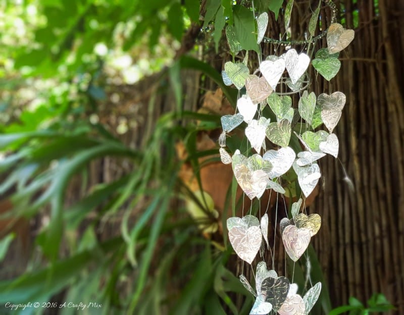 Budget friendly Chain of Hearts Garden Mobile that's easy to make. Give you garden a little love this Spring and make your own #ACraftyMix
