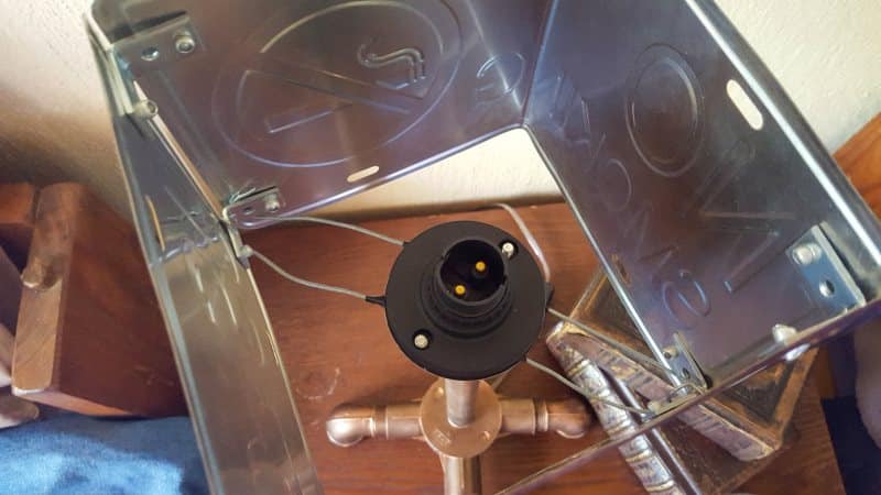 Light fitting inside the floating frame