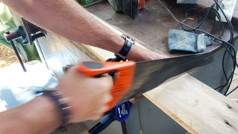 Cut the scrap wood or pallets to size