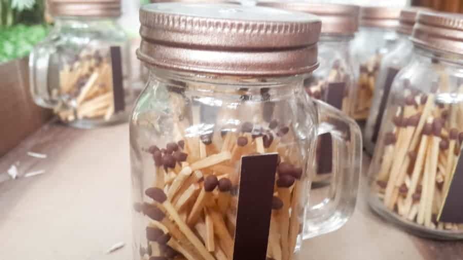 Fill with matches and add the striking strips #giftideas #DIYGiftsmen #giftideasmen #acraftymix