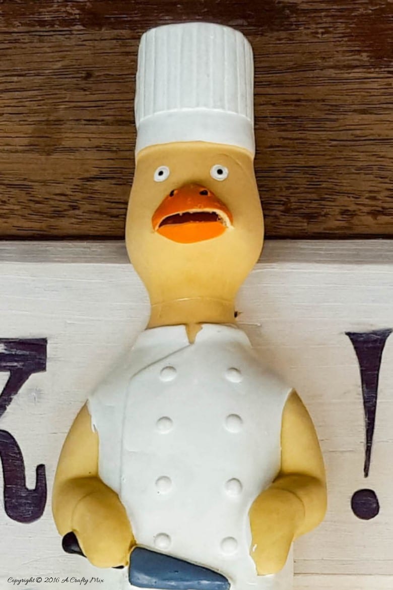 Do you have a low spot in your house where people keep on bumping their heads? This quick and easy "Duck" sign will put a smile on their face and prevent nasty bumps. Made from a pallet off-cut it's budget-friendly too. #ACraftyMix