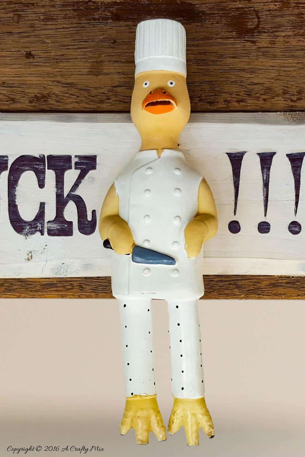 Do you have a low spot in your house where people keep on bumping their heads? This quick and easy "Duck" sign will put a smile on their face and prevent nasty bumps. Made from a pallet off-cut it's budget-friendly too. #ACraftyMix
