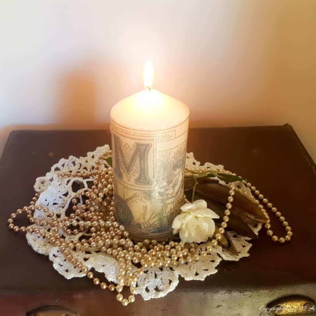 How to customise a candle for that special person your life. Easy craft tutorial with step by step instructions #easycraft #candle #mothersday #giftidea #acraftymix #crafttutorial