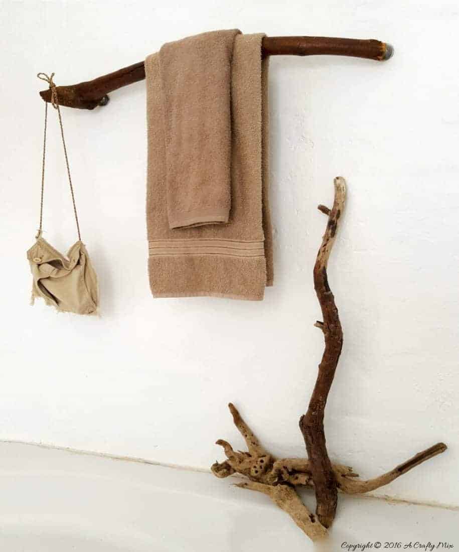 How to make a towel rack from a branch. Quick and Easy Home Decor #DIYHomeDecor #DIYTutorial