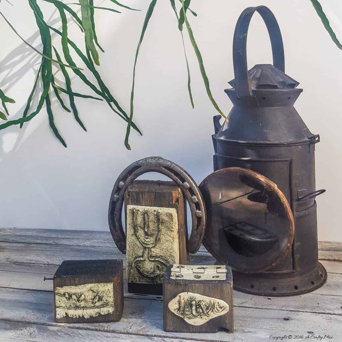 Small pallet off cuts combined can make a beautiful statement. Create your own work of art using wood scraps tiles and other bits and pieces. Easy DIY #PalletArt #PalletOffCuts #palletHomeDecor