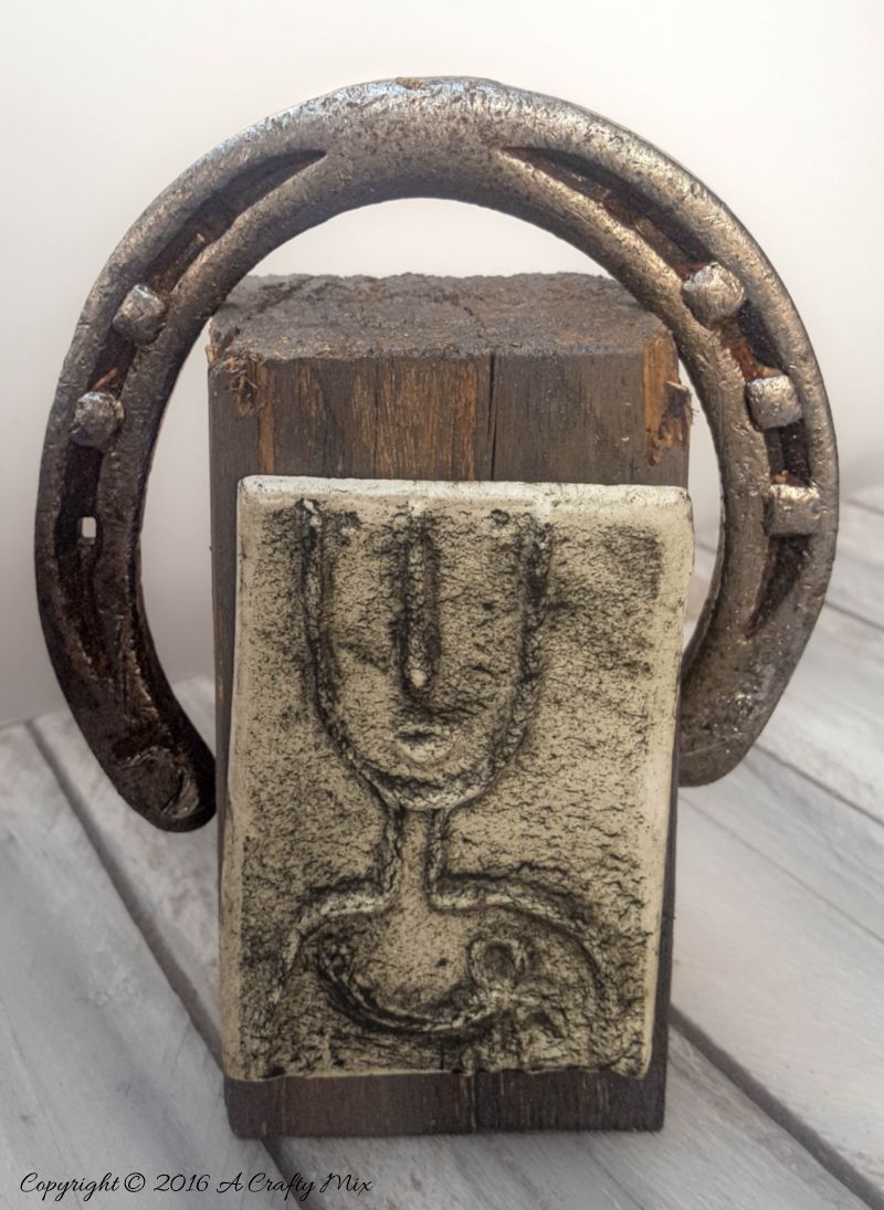 Got a stack of pallet boards waiting for a project? In this tutorial I show you how to turn scrap wood into textured pallet art using simple cuts, basic tools and a relaxed, layer‑by‑layer approach. You&rsquo;ll learn how to prep the wood, arrange the pieces, and finish everything with paint or stain so the grain still shines through. Pin this if you love rustic, farmhouse or boho‑neutral decor and want an easy way to decorate on a tiny budget.