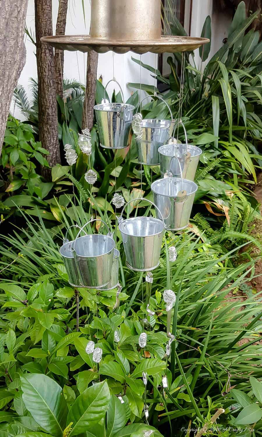 Repurpose a jelly mold, some spoons and beads in a cage to make a wind chime to celebrate the arrival of spring. Full tutorial on the blog
