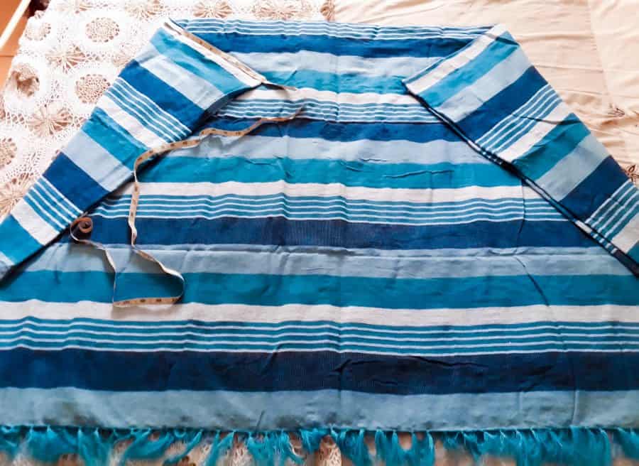 Fold the throw in half and turn the corners in #HammockDIY #ThrowRepurose #ACraftyMix #SummerTime #EasyDIYTutorial
