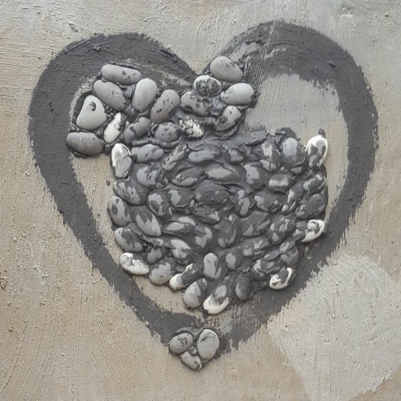 The pebble tiles can be used to make a heart too