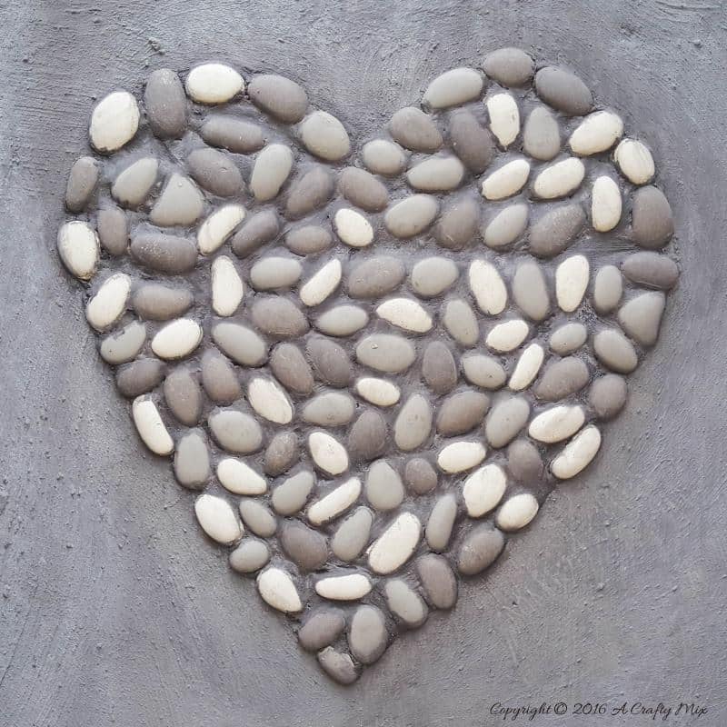 Lovely stone pebble heart adds interest