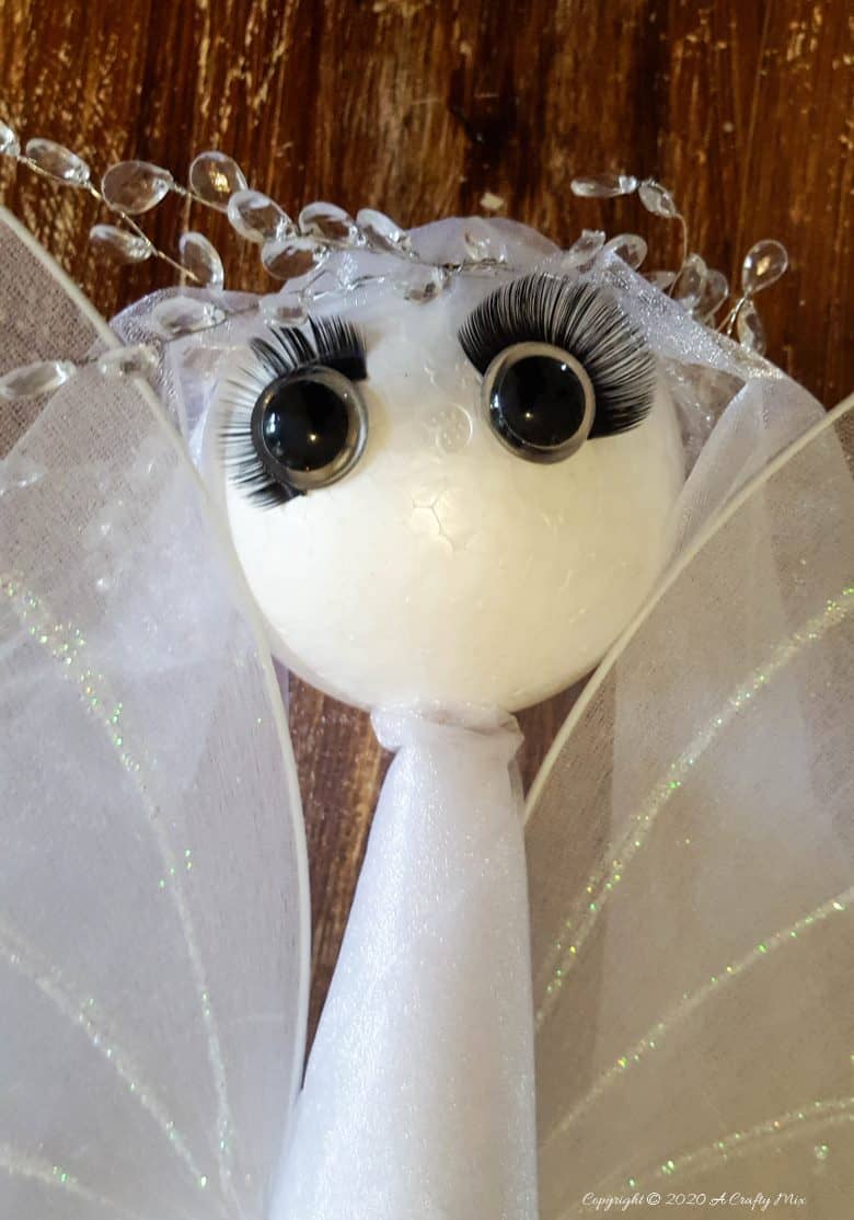 DIY a big eyed angel to keep you safe this festive season. Quick and easy craft idea #ChristmasCraft #ACraftyMix #EastCrafts