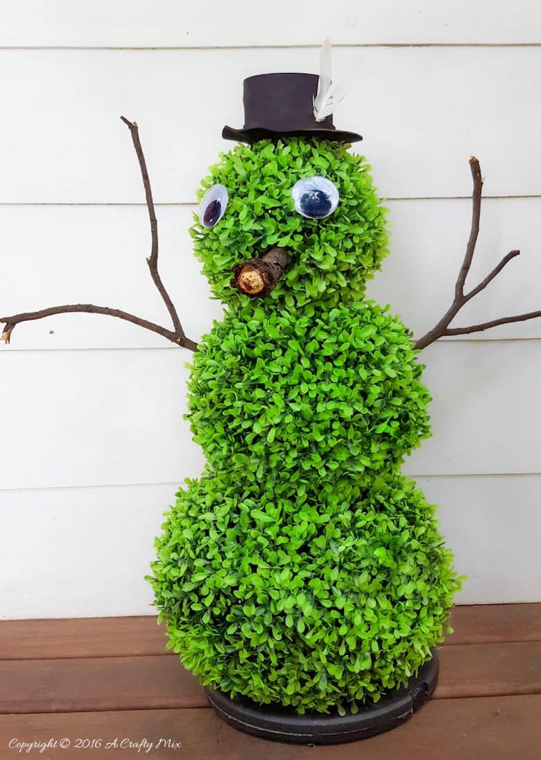 When you live in the Southern Hemisphere there's zero to nothing chance of getting snow in December, but that doesn't mean you can't build an African snowman. We'll show you how