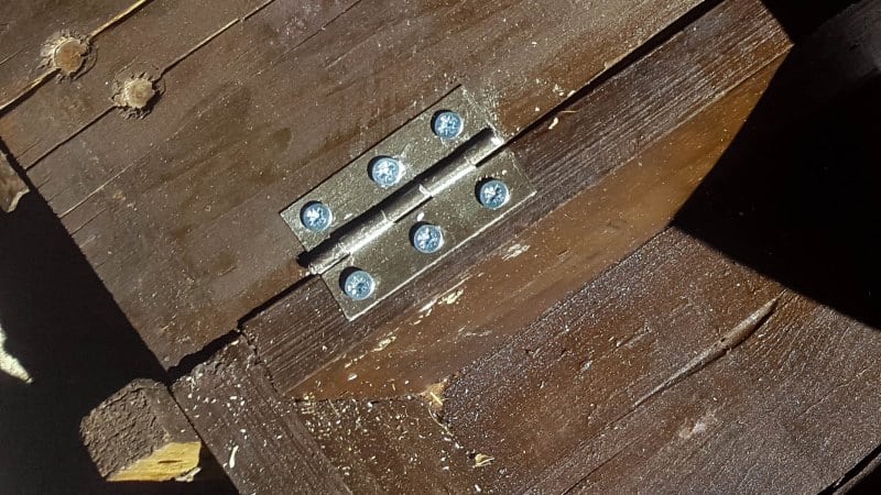 To paint the screw use spray paint