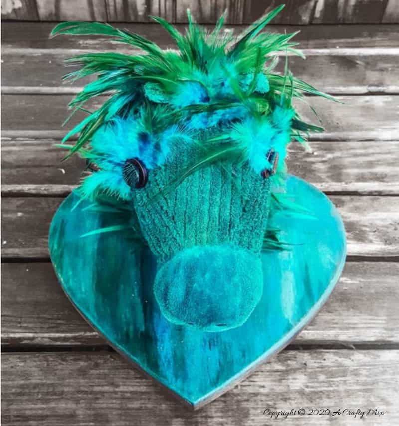 How to Unicorn SPiT on fabric and makeover and create unique wall decor #UnicornSPiT #ACraftyMix #WallDecor #RepurposeIdeas #WallDecor