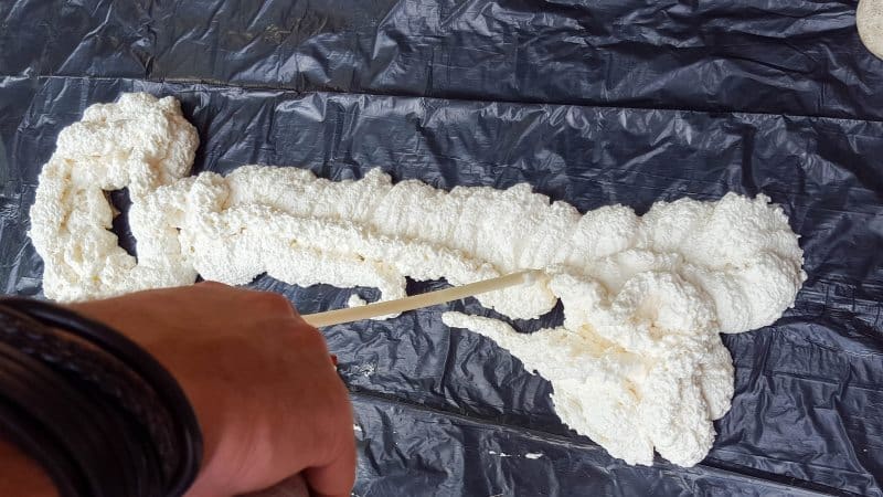 Spray on the expanding foam