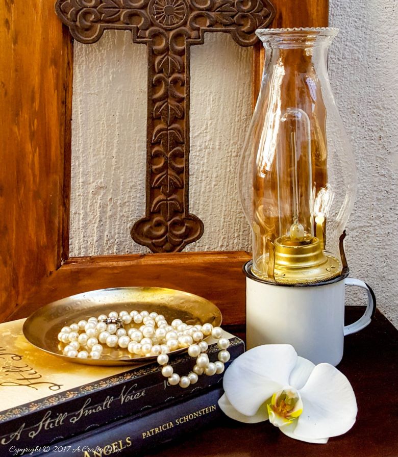 How to wire up and adapt oil lantern fittings to make your own beautiful enamel cup lanterns. Easy DIY farmhouse decor. #Enamelcups #DIYElectricLanterns #ACraftyMix #Farmhouse #HomeDecor