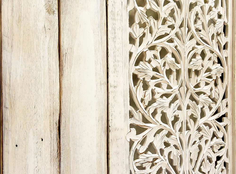 Beautiful scroll work that forms part of the pallet headboard