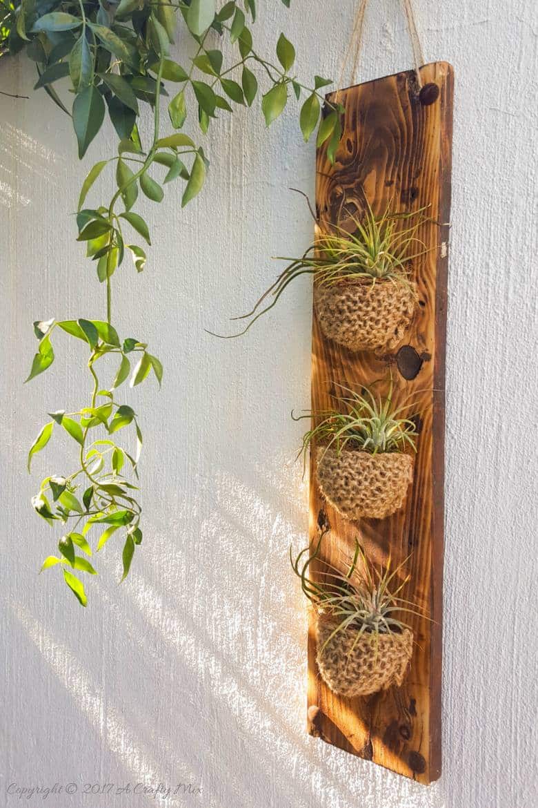 Add something special to your garden with this easy to make knitted planter. Perfect for air plants or succulents #Planter #ACraftyMix #GardenDecor