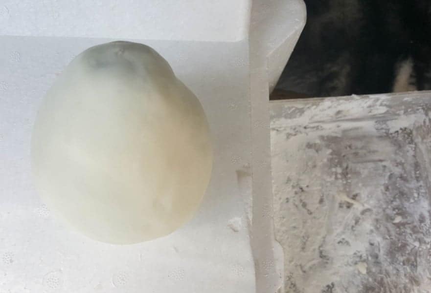 Cover the pear with the silicone mold