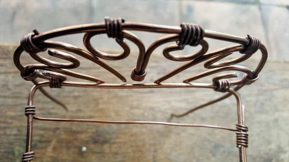 Wire work for the DIY fantasy fairy Daybed. #Fairygarden #wiredaybed #fairydaybed #fairyfurniture