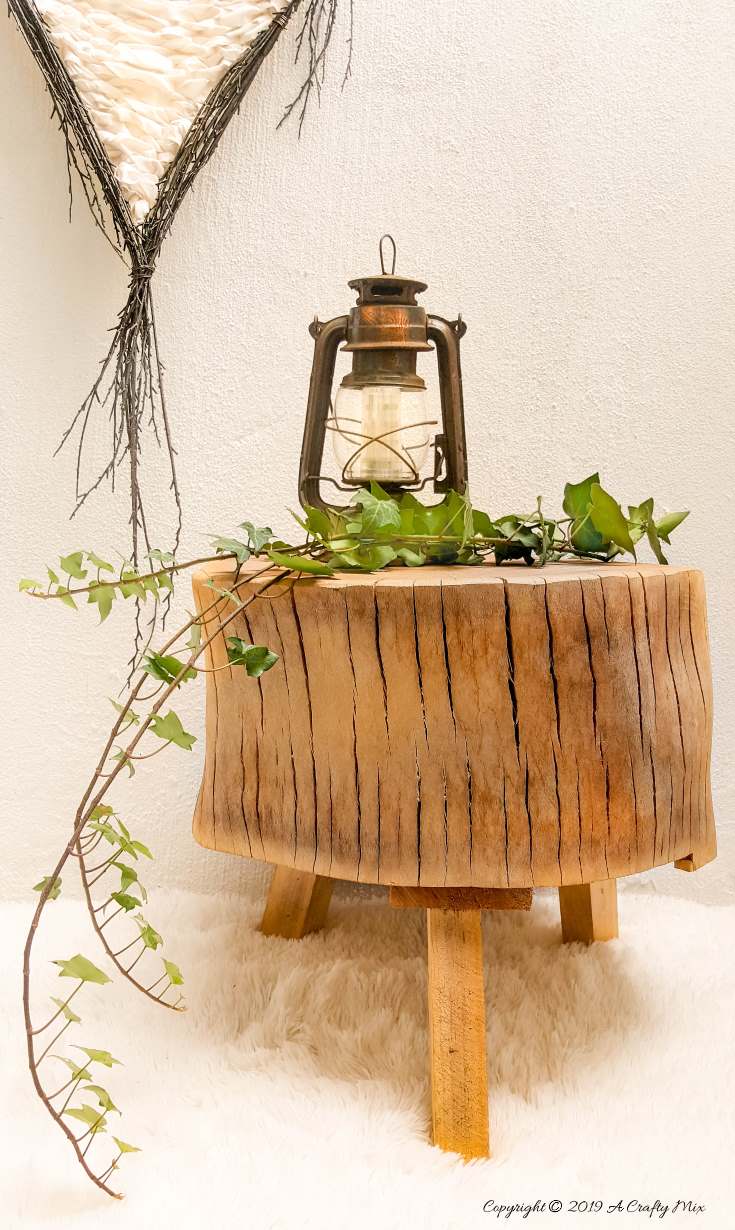 How to make a heart twig loom. Beautiful boho decor inspired by nature and love #BohoDecor #Valentinesday #WallArt #WeavingTutorial