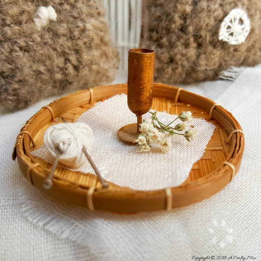 This DIY fantasy fairy Daybed is the perfect place for the garden fairies to relax and unwind after a long day of playing and it works well for many parts of the fairy garden #Fairygarden #wiredaybed #fairydaybed #fairyfurniture