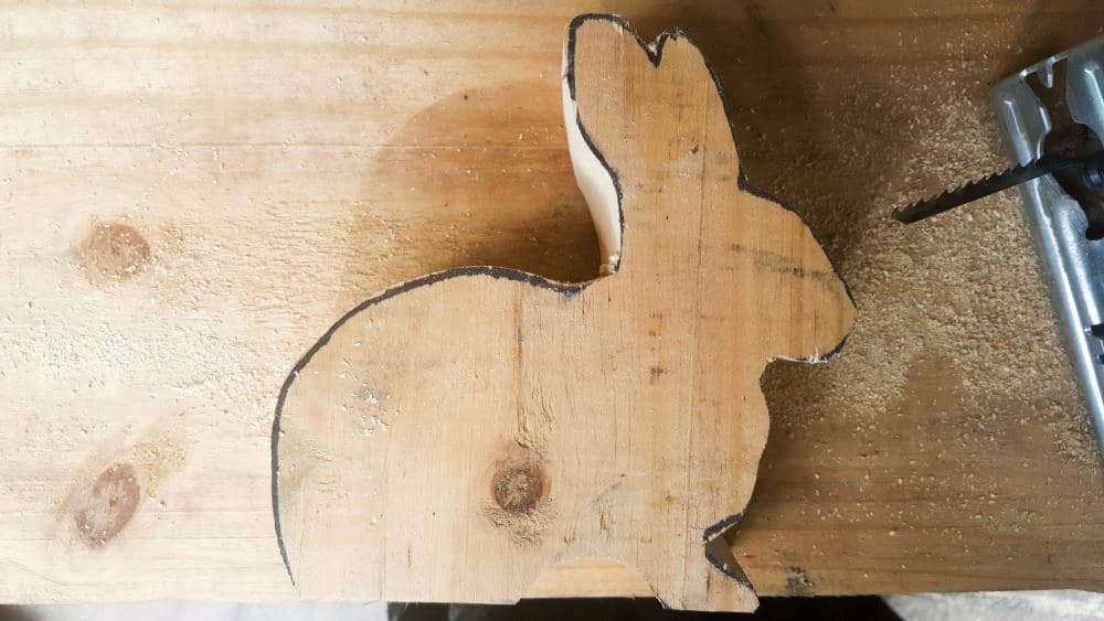 Add a touch of Africa to your Easter decor with this little shweshwe bunny. Easy to make #easterdecor #shweshwe #easterbunny #DaGamaTextiles #SouthAfrica