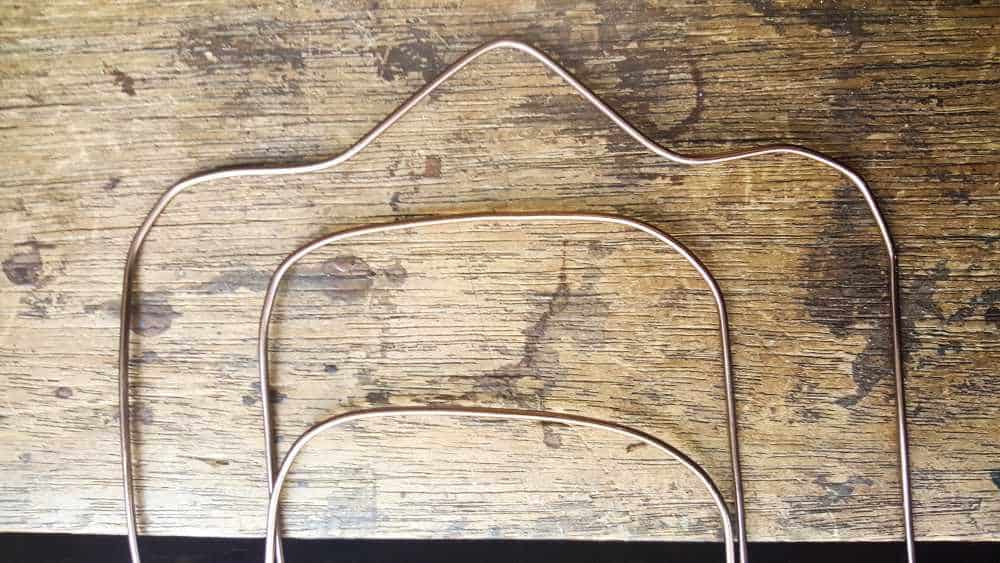 Wire work for the base of the DIY fantasy fairy Daybed. #Fairygarden #wiredaybed #fairydaybed #fairyfurniture