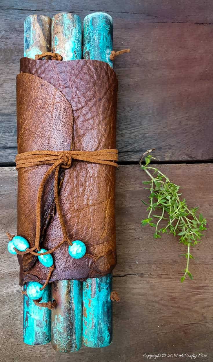 Add some rustic goodness to your kitchen with this easy DIY leather and patina copper trivet. Step-by-step tutorial with lots of photos! Includes instructions on how to patina copper with common household items. #coppertrivet #rustictrivet #copperpatina