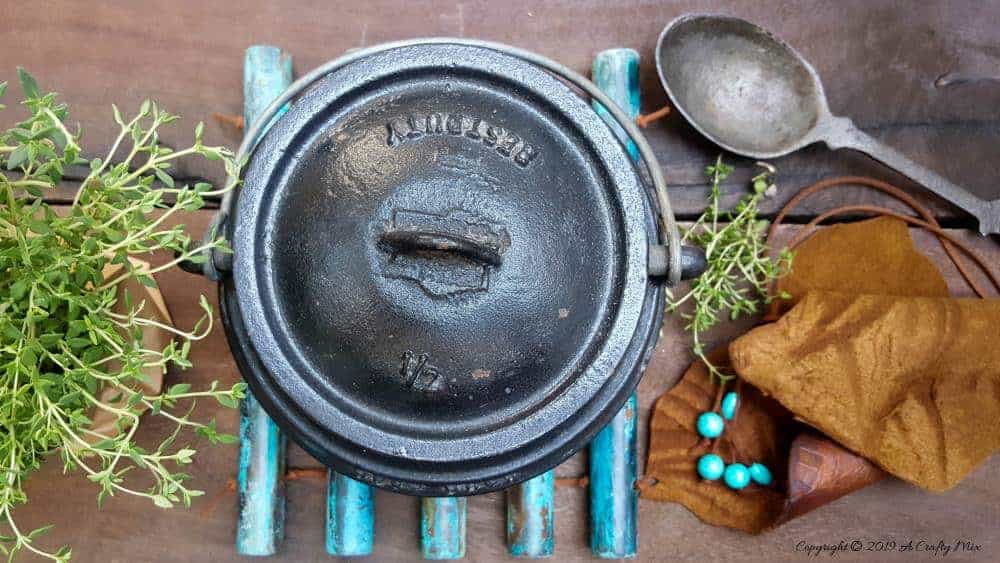 Add some rustic goodness to your kitchen with this easy DIY leather and patina copper trivet. Step-by-step tutorial with lots of photos! Includes instructions on how to patina copper with common household items. #coppertrivet #rustictrivet @copperpatinaDIY