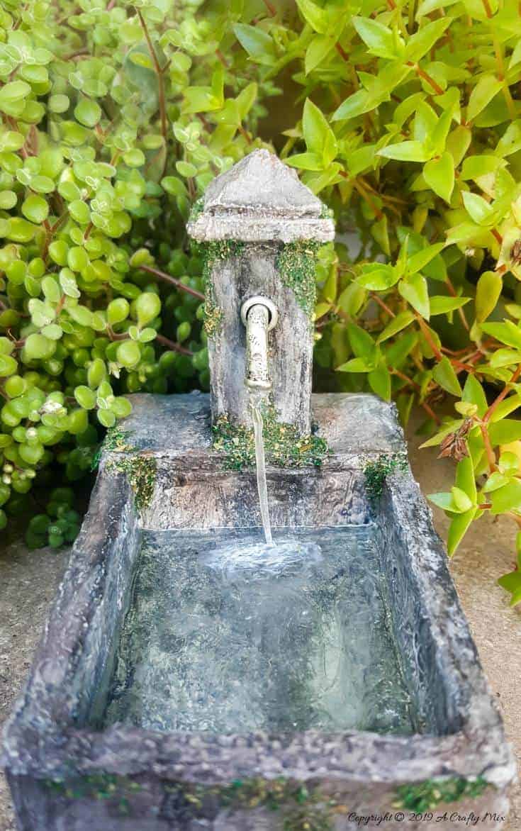 How to make a beautiful fairy water feature with "running" water #Miniaturewaterfeature #DIYFairyWaterFeature #WaterFeature #FairyGardens #ACraftyMix