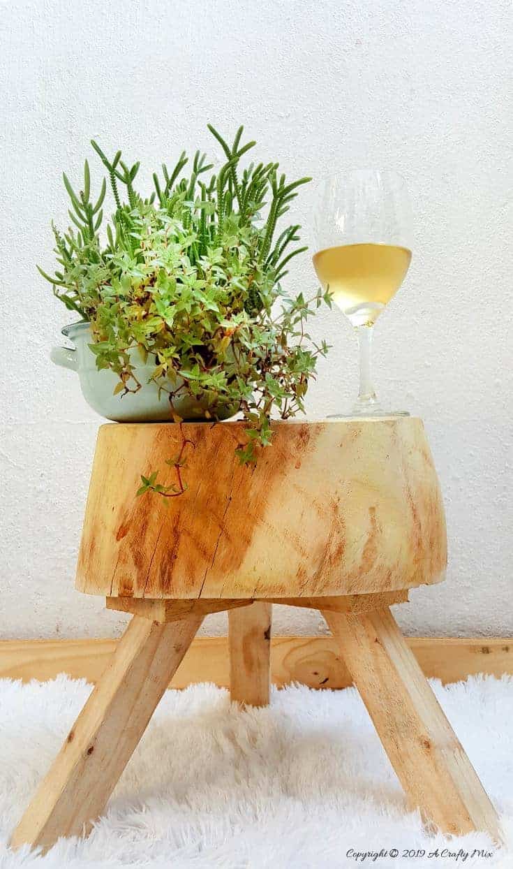From tree stump to wooden stool. Full tutorial and a look into the lives of street artists in South Africa #StreetArtists #SouthAfrica #WoodenStool #TreeStumpRepurpose #ACraftyMix