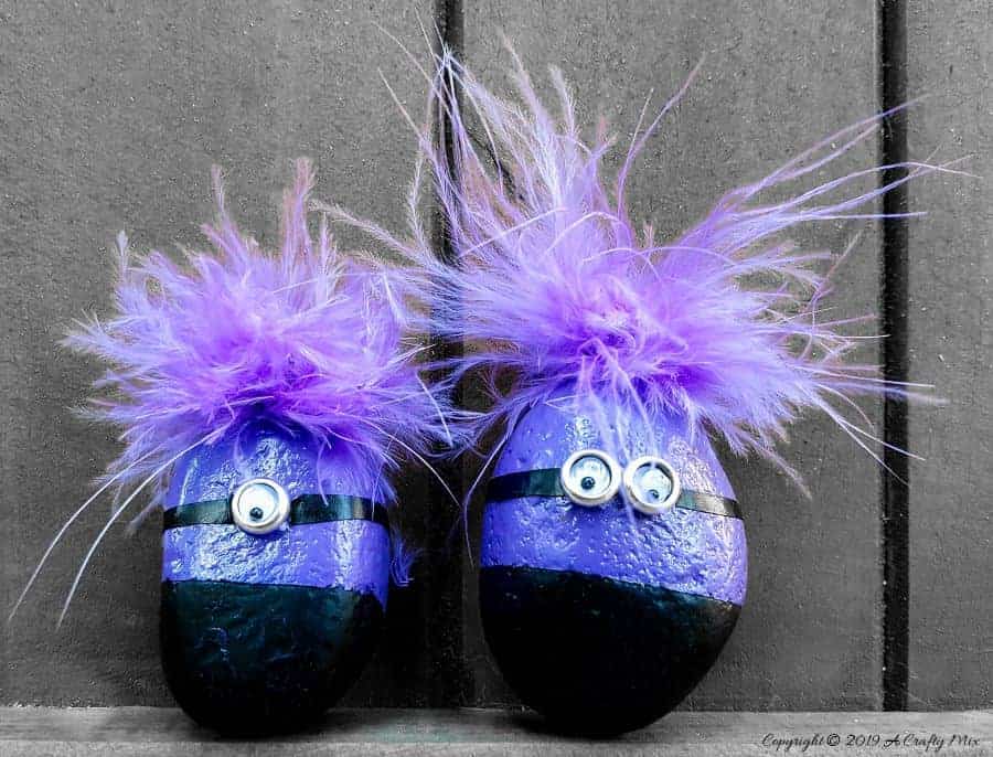 Calling all minion fans. These easy-to-make little guys are a huge hit with the kids and can be done in under an hour. You can give each one their own unique character and we'll even show you how to make their evil purple cousins. Get the full tutorial at A Crafty Mix