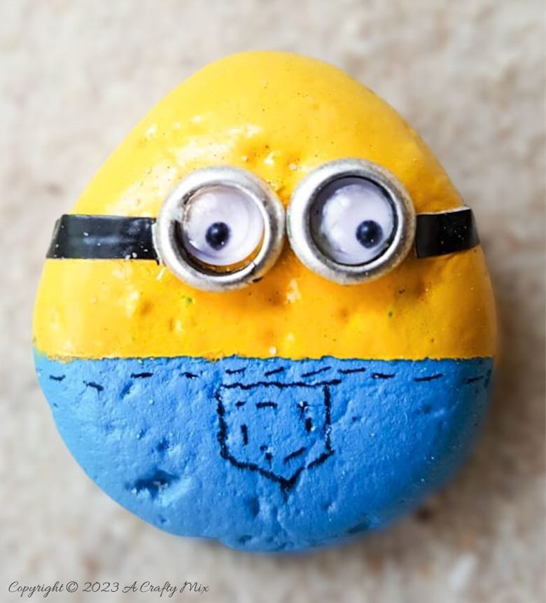 Calling all minion fans. These easy-to-make little guys are a huge hit with the kids and can be done in under an hour. You can give each one their own unique character and we'll even show you how to make their evil purple cousins. Get the full tutorial at A Crafty Mix