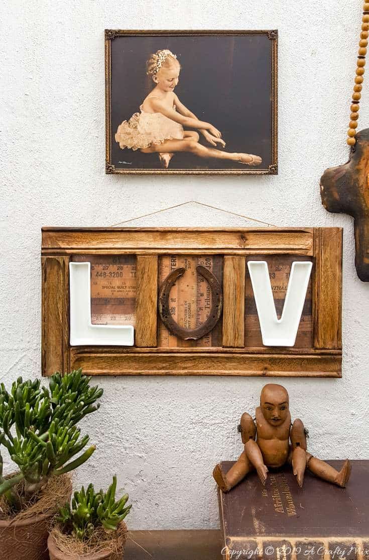 Quick & easy wall art idea using a horseshoe and letter dishes #aCraftyMix #letterdishes #horseshoe #repurpose #walldecor #LuvWalldecor #horseshoerepurpose