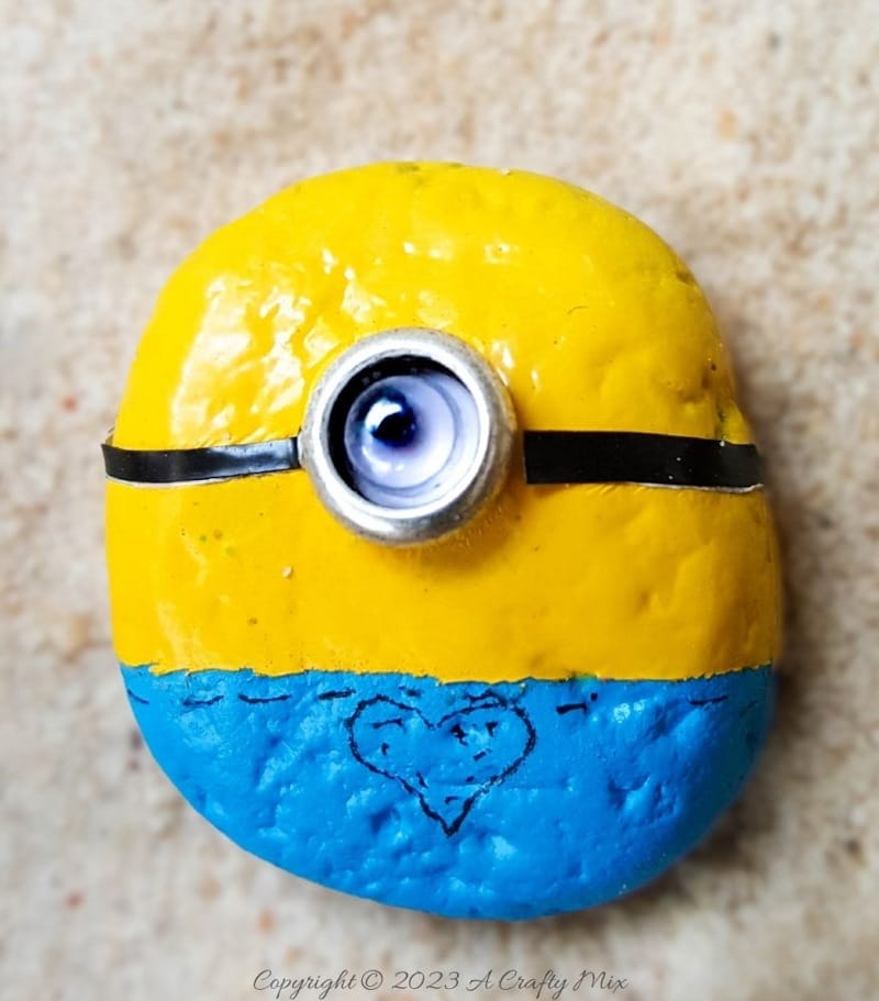 Calling all minion fans. These easy-to-make little guys are a huge hit with the kids and can be done in under an hour. You can give each one their own unique character and we'll even show you how to make their evil purple cousins. Get the full tutorial at A Crafty Mix