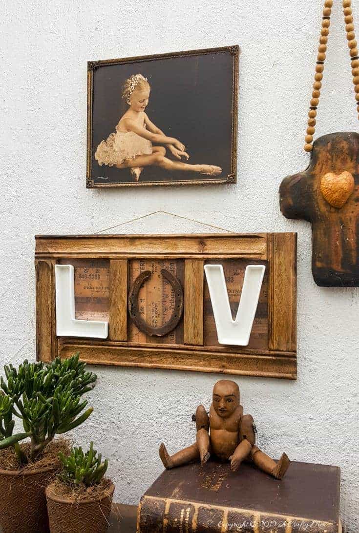 Quick & easy wall decor idea using a horseshoe and letter dishes #aCraftyMix #letterdishes #horseshoe #repurpose #walldecor #LuvWalldecor #horseshoerepurpose
