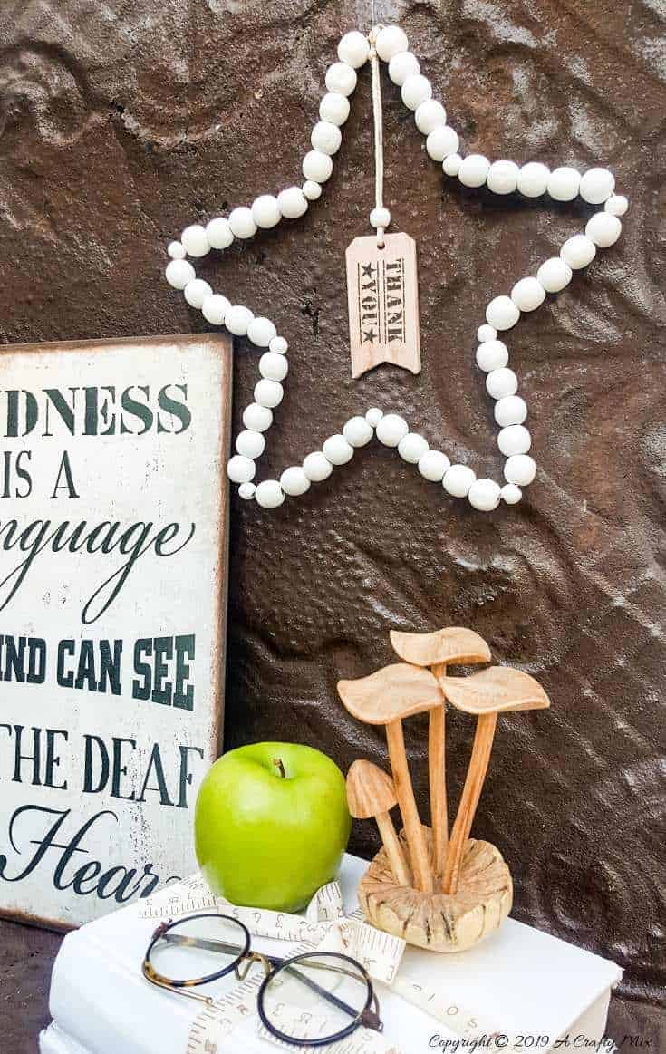 Make this easy bead star as an appreciation gift for your co-worker or that someone special who went the extra mile. A great way to say thank you. #appreciationgift #thankyou #giftidea #easycraft #farmhousecraft #beadstar #acraftymix
