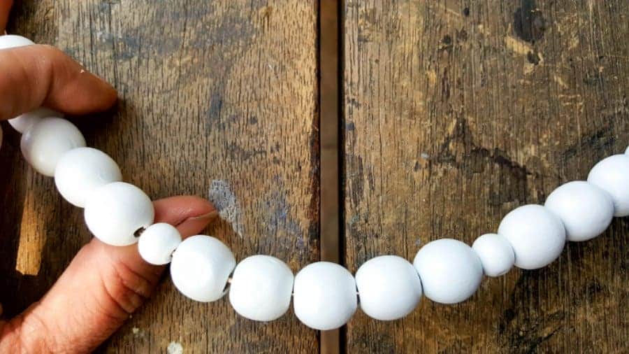 String the beads onto the wire. #appreciationgift #thankyou #giftidea #easycraft #farmhousecraft #beadstar #acraftymix