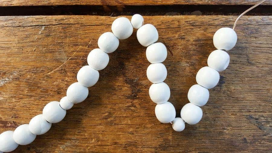 Alternate the larg and small beads to make it easier to bend. #appreciationgift #thankyou #giftidea #easycraft #farmhousecraft #beadstar #acraftymix