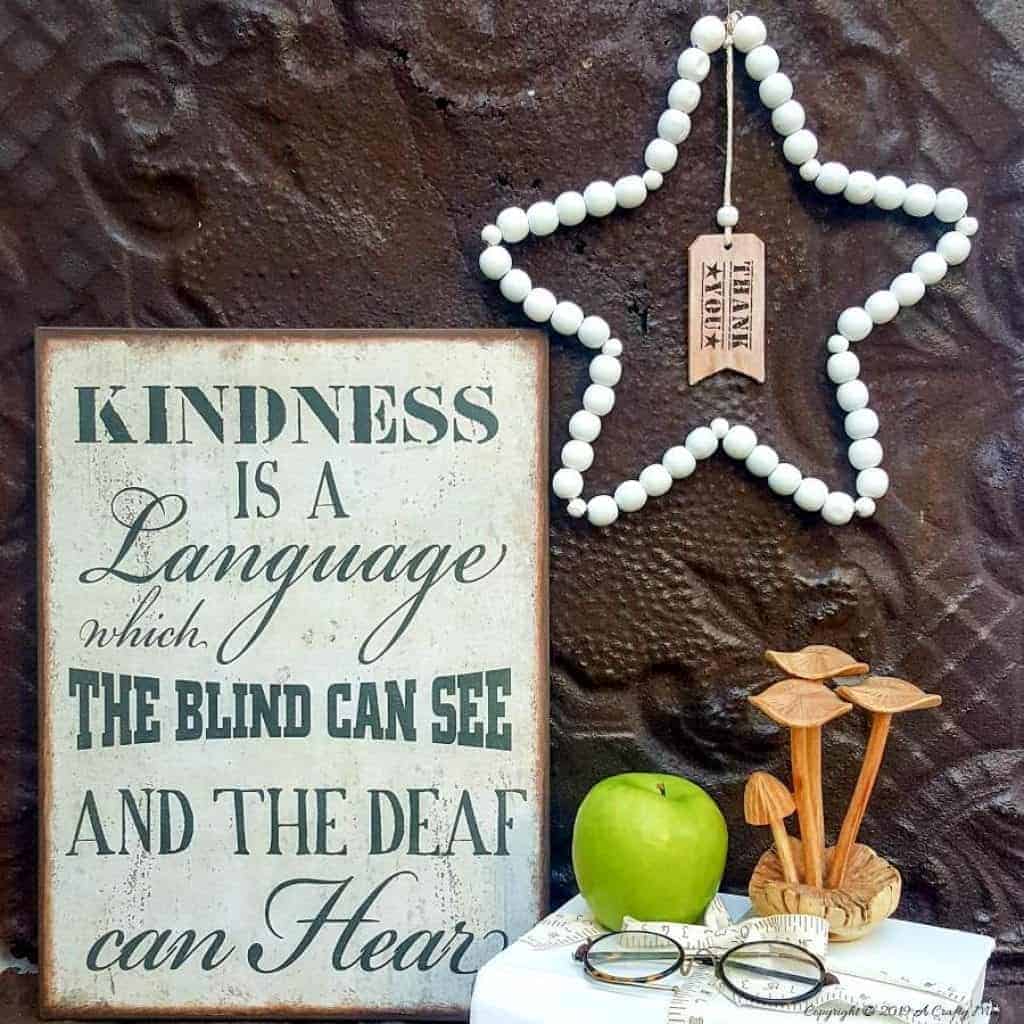 Nothing says thank you quite like a handmade gift. Easy wire and bead star tutorial #appreciationgift #thankyou #giftidea #easycraft #farmhousecraft #beadstar #acraftymix