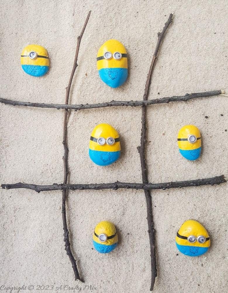 Calling all minion fans. These easy-to-make little guys are a huge hit with the kids and can be done in under an hour. You can give each one their own unique character and we'll even show you how to make their evil purple cousins. Get the full tutorial at A Crafty Mix