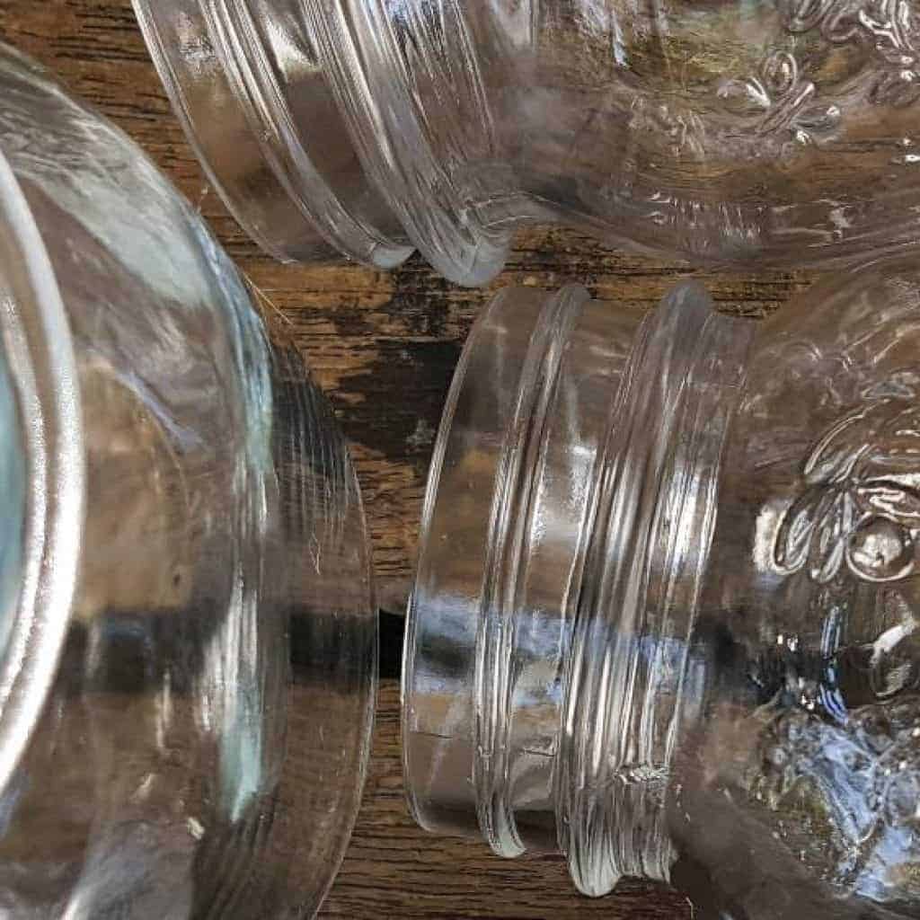 How to prepare mason jars for painting so they don't peel or chip #masonjarcrafts #paintedmasonjars  #acraftymix #paintingmasonjars #nochip #nopeel