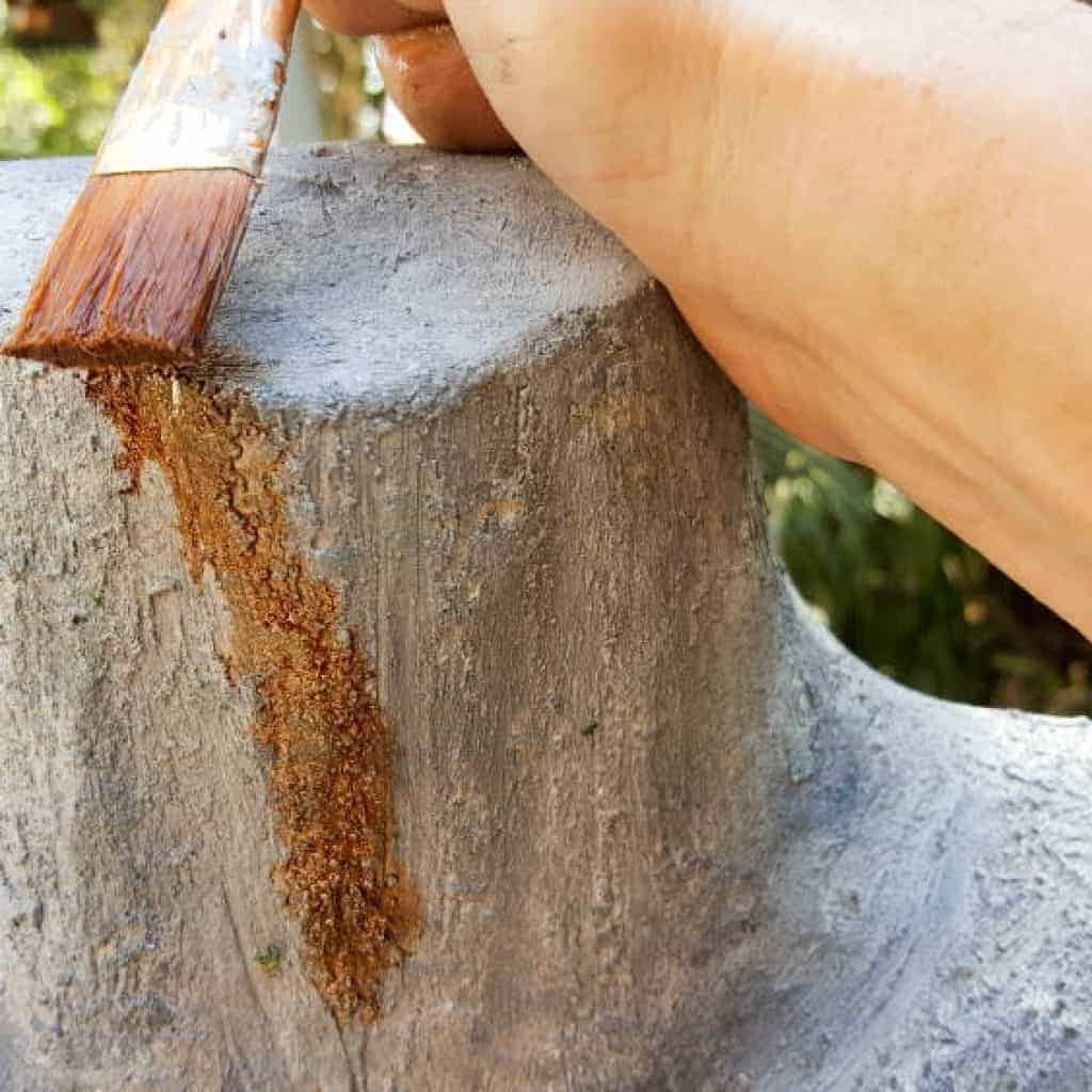 How apply the aged concrete paint effect. #Fauxconcrete #painteffects #mossmannequin #DIYTutorial #mosseffects #gardenart #acraftymix #recyclegardenart